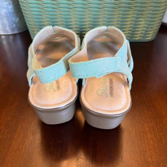 Skechers Women Parallel Stylin Suede
Peep-toe Slingback Wedge Sandals NWOT - Picture 4 of 7